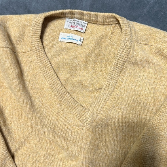 Vintage Men’s V Neck Wool Sweater size 44 - Picture 3 of 5
